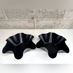 Set of 2 Black Wavy Metal Bowls | Modern Scalloped Decor Catchall Dishes